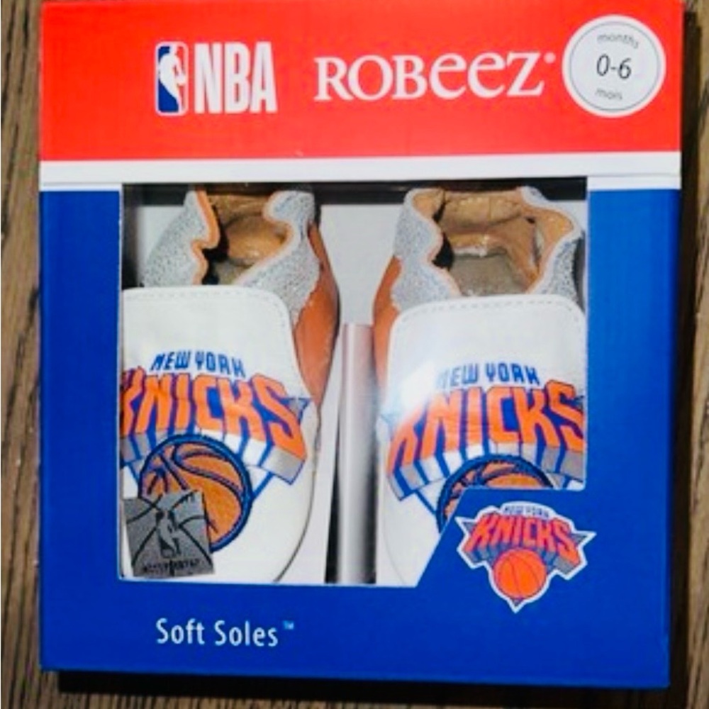 Robeez Soft Soles | NBA New York Knicks | NBA | 0-6 Months Crib Shoes | Baby - Picture 2 of 2